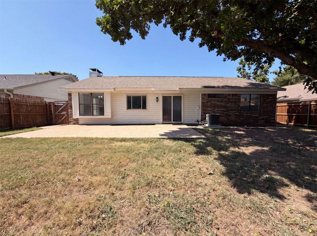 220 Creekwood Lane, Fort Worth, TX 76134