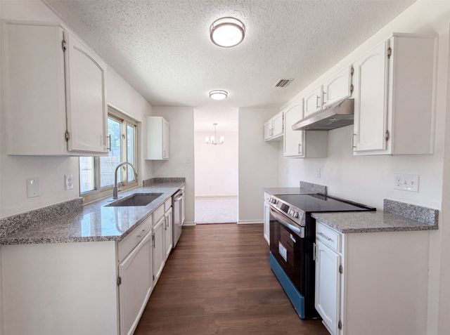 220 Creekwood Lane, Fort Worth, TX 76134