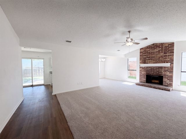 220 Creekwood Lane, Fort Worth, TX 76134