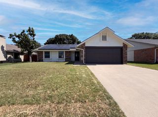 220 Creekwood Lane, Fort Worth, TX 76134
