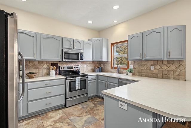 7841 Cidermill Drive, Grand Rapids, MI 49508