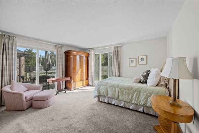 320 Buckthorn Circle, Northbrook, IL 60062