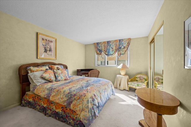 320 Buckthorn Circle, Northbrook, IL 60062