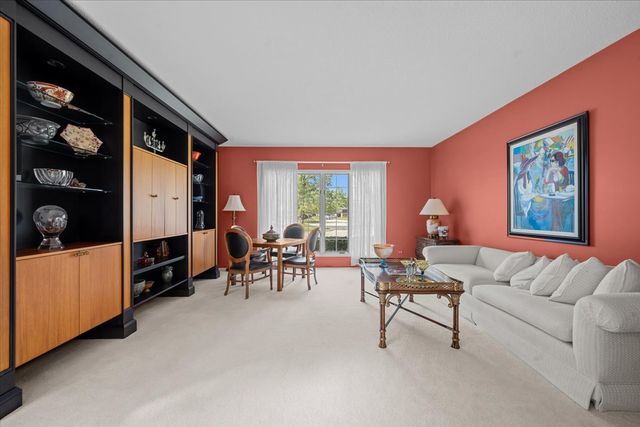 320 Buckthorn Circle, Northbrook, IL 60062