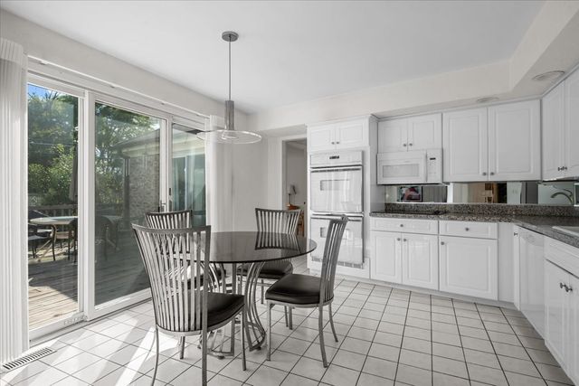 320 Buckthorn Circle, Northbrook, IL 60062