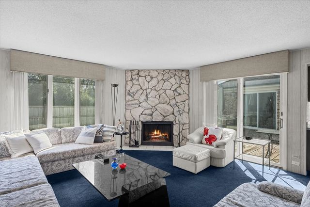 320 Buckthorn Circle, Northbrook, IL 60062