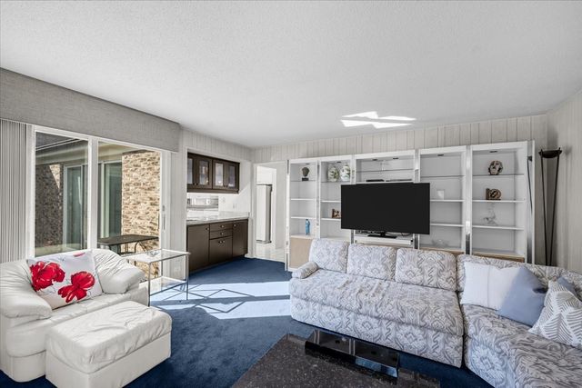 320 Buckthorn Circle, Northbrook, IL 60062