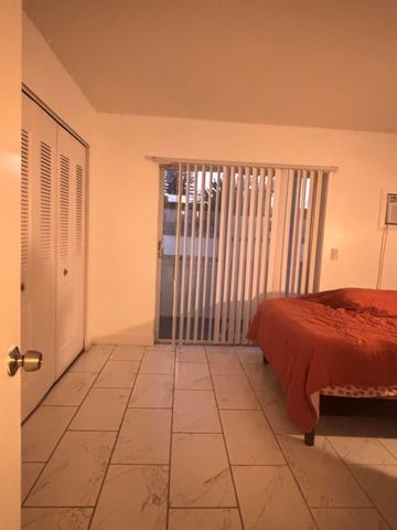 76 Cambridge D, West Palm Beach, FL 33417