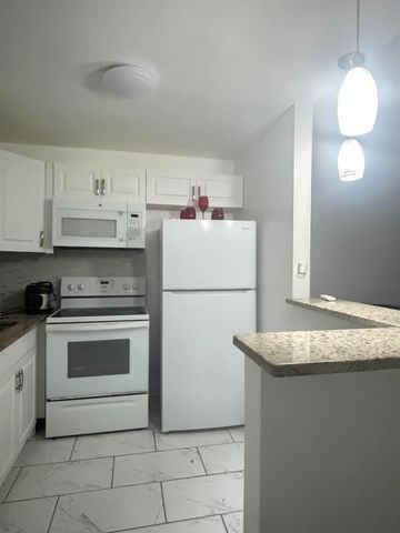 76 Cambridge D, West Palm Beach, FL 33417