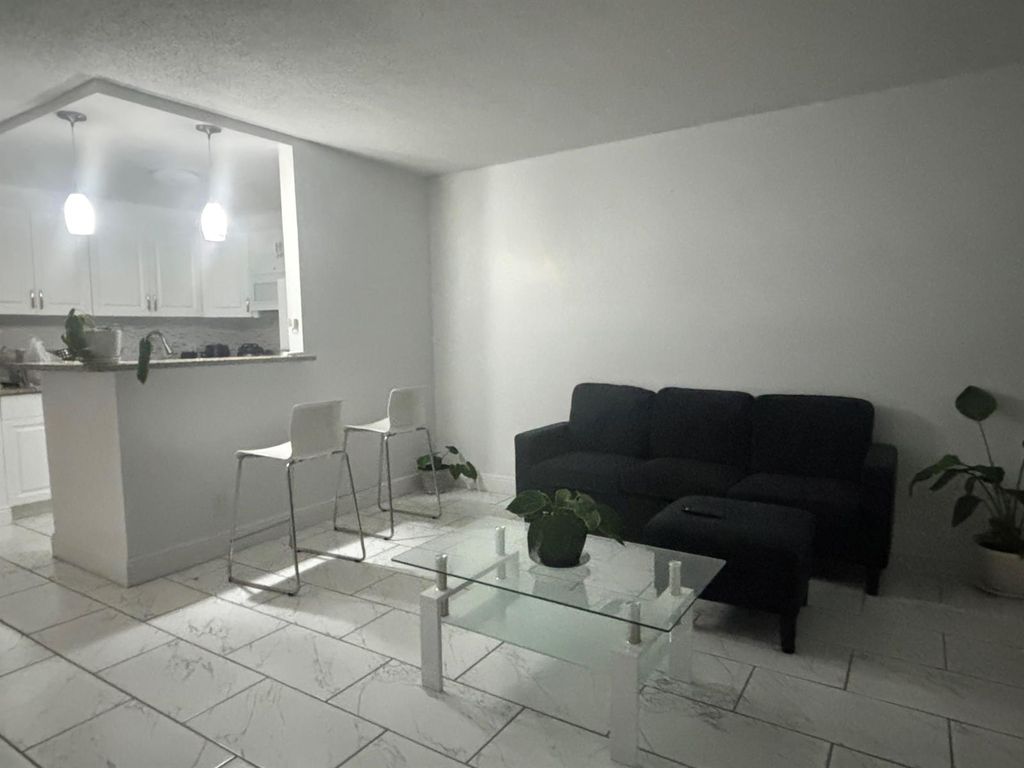 76 Cambridge D, West Palm Beach, FL 33417