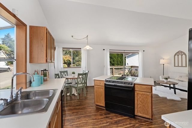 35002 14th Avenue SW, Federal Way, WA 98023