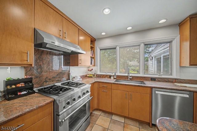 6 Coventry Rd, Livingston Twp., NJ 07039