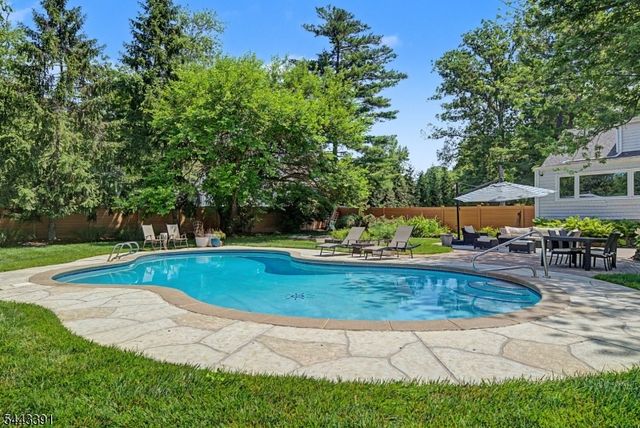 6 Coventry Rd, Livingston Twp., NJ 07039