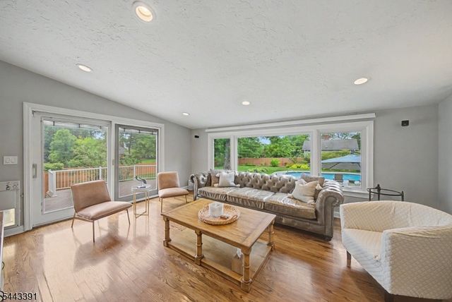 6 Coventry Rd, Livingston Twp., NJ 07039