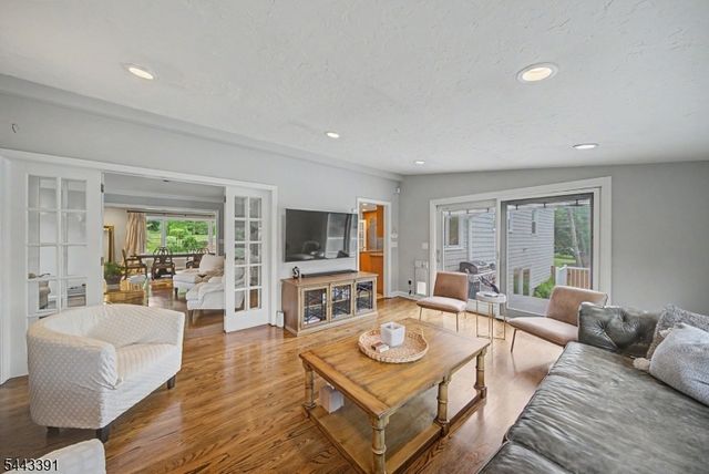 6 Coventry Rd, Livingston Twp., NJ 07039