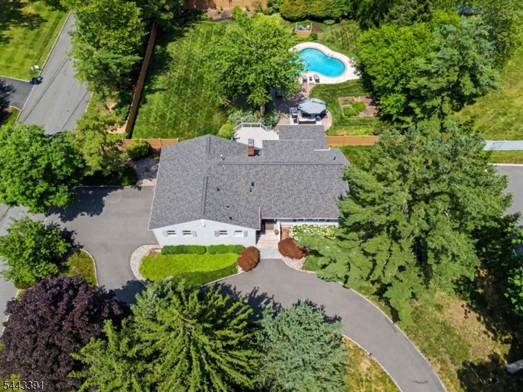 6 Coventry Rd, Livingston Twp., NJ 07039