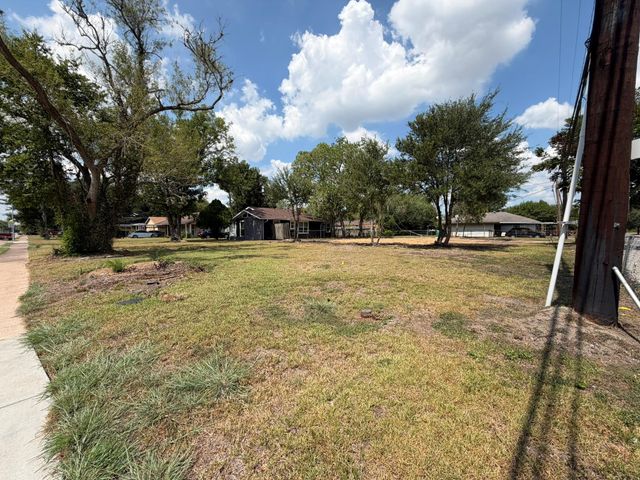 5875 Reed Road, Houston, TX 77033
