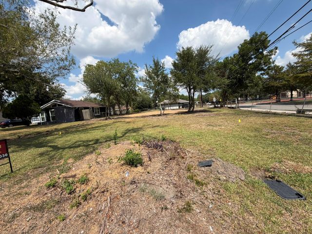 5875 Reed Road, Houston, TX 77033