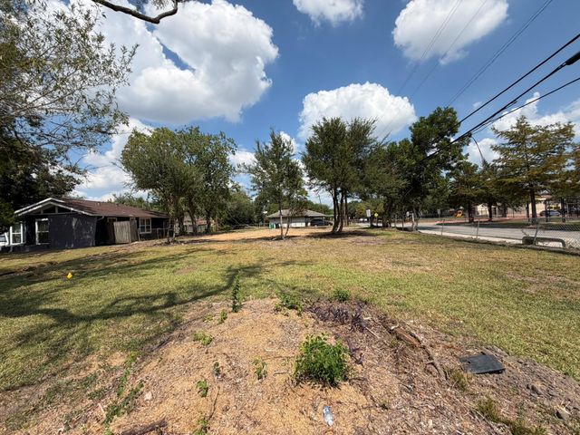 5875 Reed Road, Houston, TX 77033