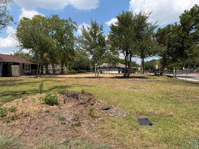 5875 Reed Road, Houston, TX 77033