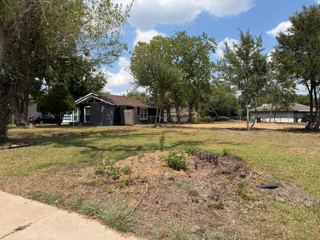 5875 Reed Road, Houston, TX 77033