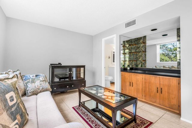 6461 NW 2 Avenue 403, Boca Raton, FL 33487