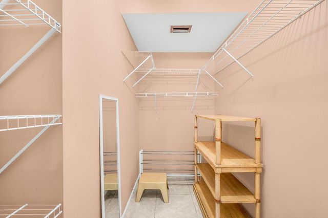 6461 NW 2 Avenue 403, Boca Raton, FL 33487