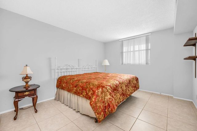 6461 NW 2 Avenue 403, Boca Raton, FL 33487