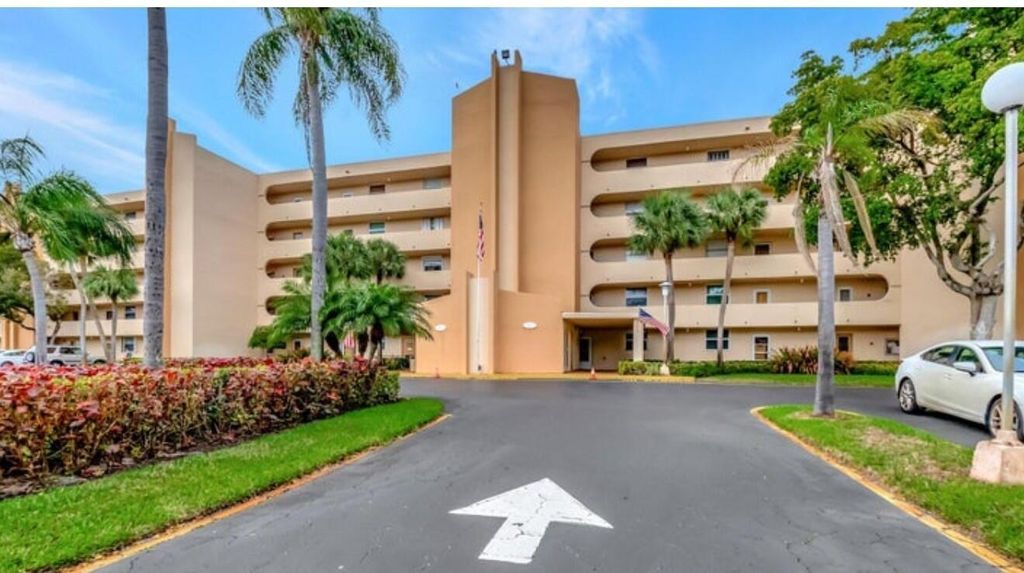 6461 NW 2 Avenue 403, Boca Raton, FL 33487
