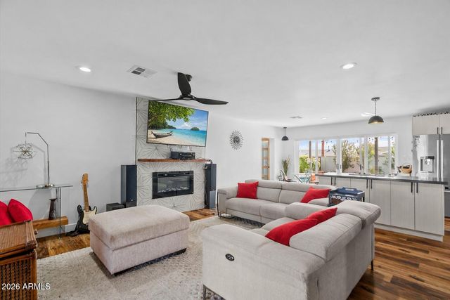 7647 E CATALINA Drive, Scottsdale, AZ 85251