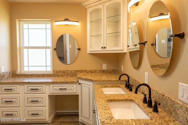 119 vineyard view Ln, Yakima, WA 98901