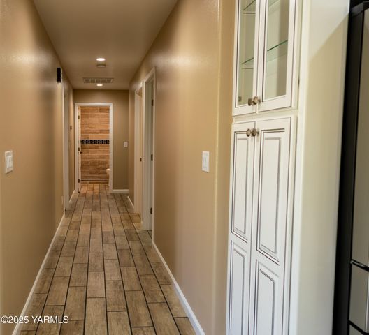 119 vineyard view Ln, Yakima, WA 98901