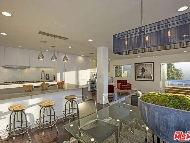 3319 Charleston Way, Los Angeles, CA 90068