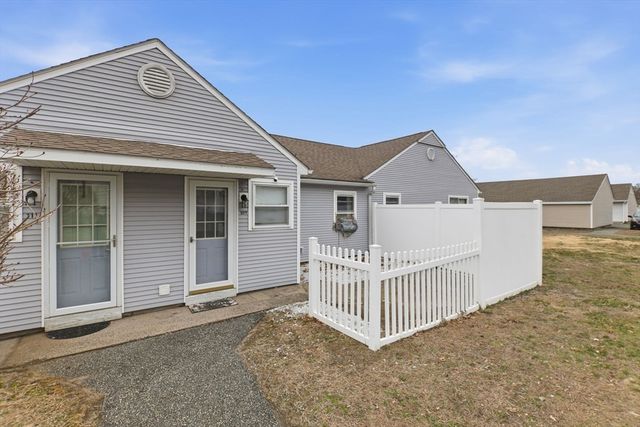 109 Andersen Rd 109, Chicopee, MA 01022