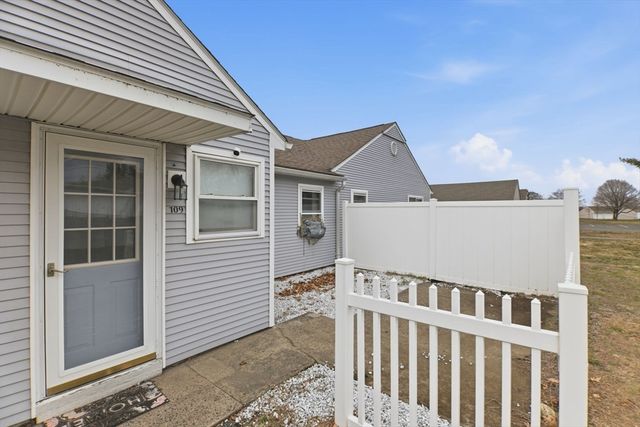 109 Andersen Rd 109, Chicopee, MA 01022