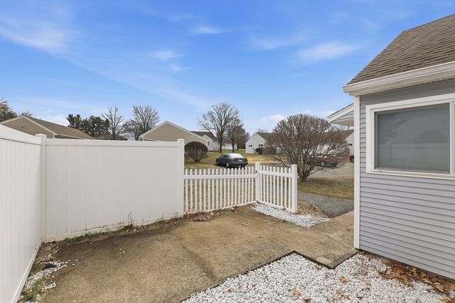 109 Andersen Rd 109, Chicopee, MA 01022