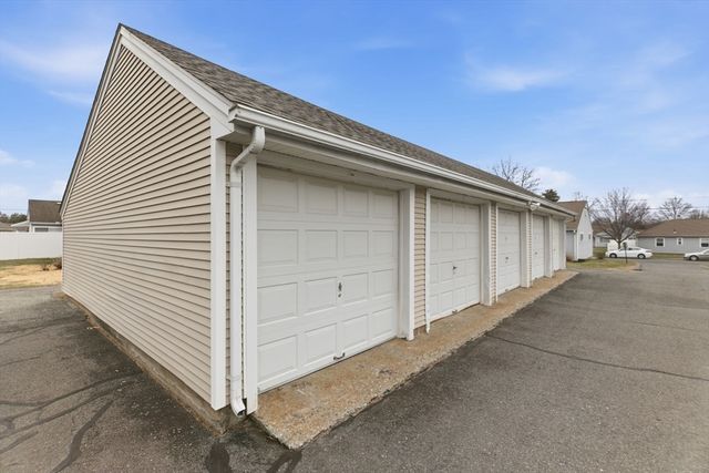 109 Andersen Rd 109, Chicopee, MA 01022