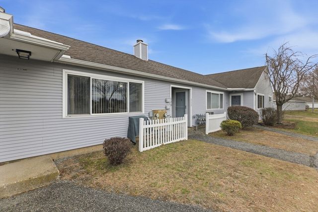 109 Andersen Rd 109, Chicopee, MA 01022