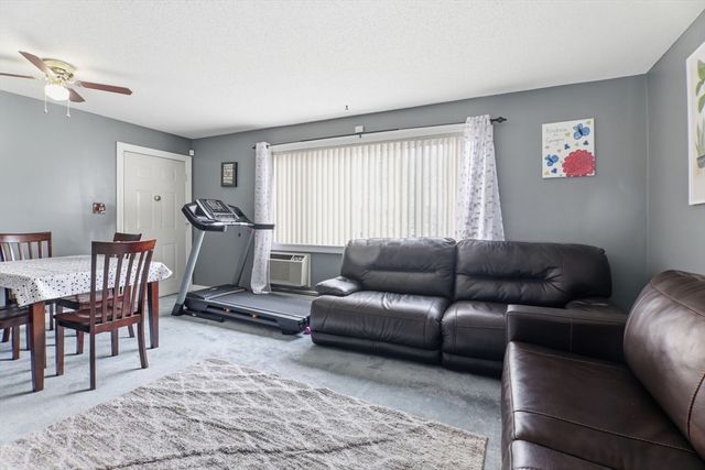 109 Andersen Rd 109, Chicopee, MA 01022