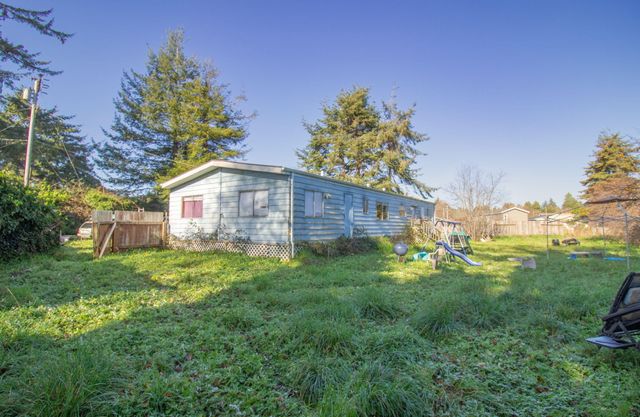 1725 Peach Avenue, Mckinleyville, CA 95519