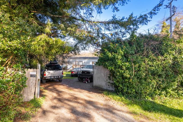 1725 Peach Avenue, Mckinleyville, CA 95519