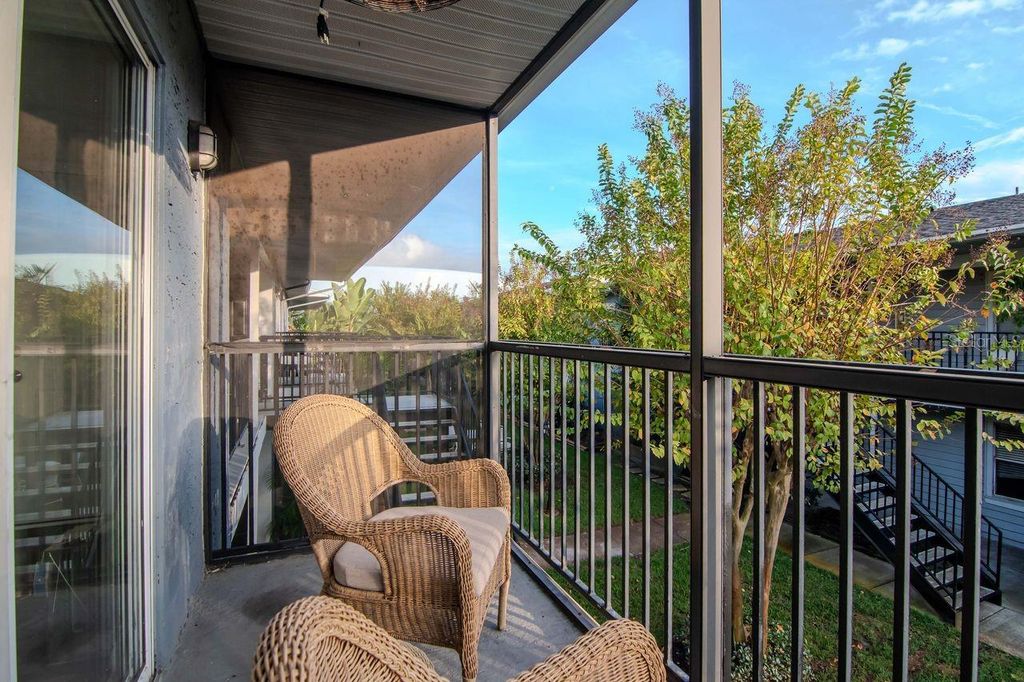 Image 7 of property listing at 3712 W WISCONSIN AVENUE 205, Tampa, FL 33611