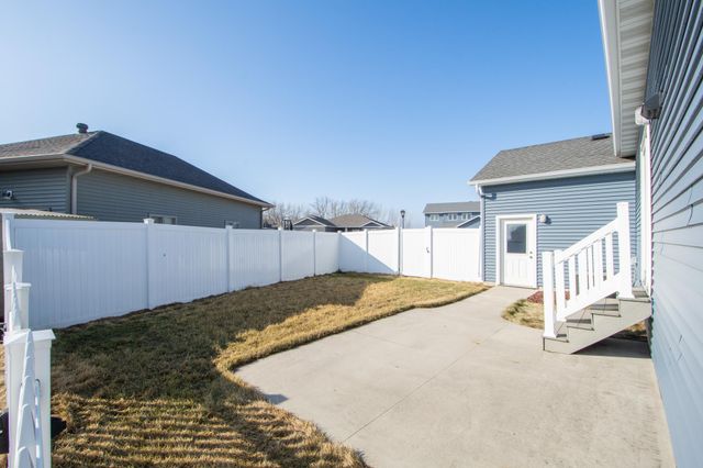 1201 W Summerwood Trail, Dilworth, MN 56529