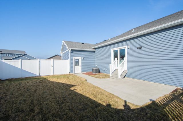 1201 W Summerwood Trail, Dilworth, MN 56529