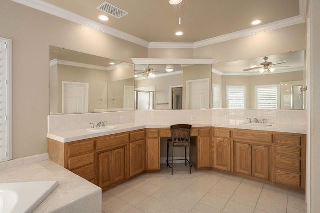 2614 Indianapolis Avenue, Clovis, CA 93611