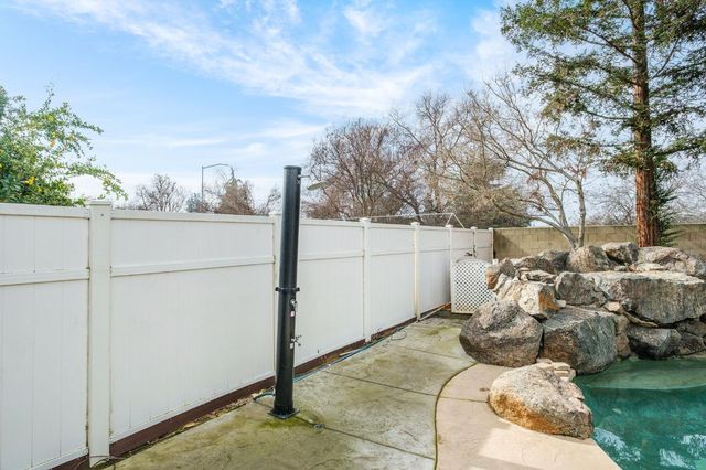 2614 Indianapolis Avenue, Clovis, CA 93611