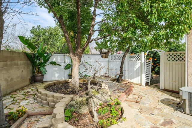 2614 Indianapolis Avenue, Clovis, CA 93611