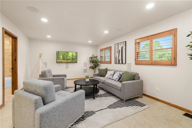 9957 Shoup Avenue, Chatsworth, CA 91311