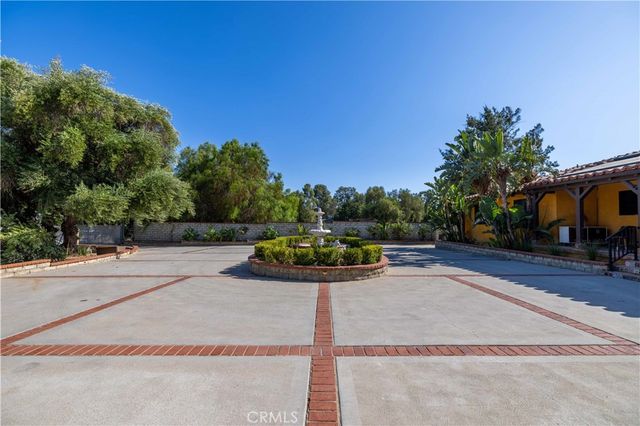 9957 Shoup Avenue, Chatsworth, CA 91311