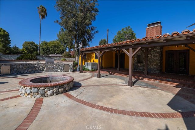 9957 Shoup Avenue, Chatsworth, CA 91311